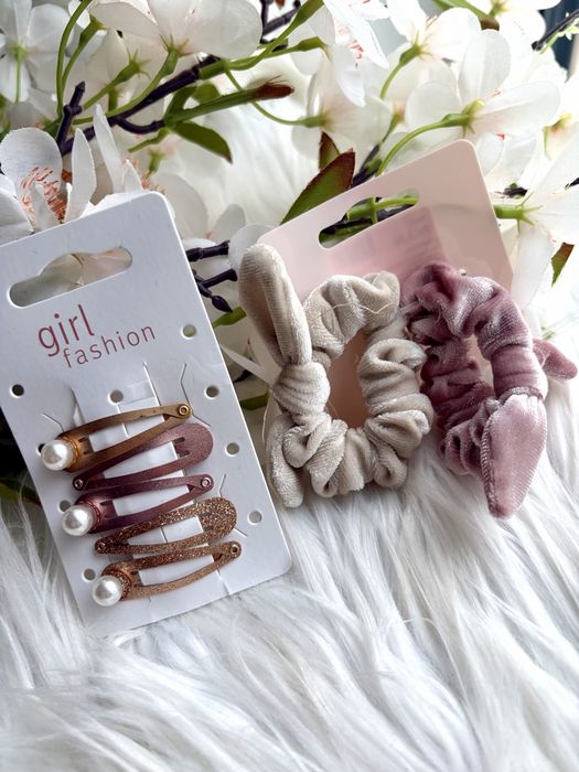 zestaw spinek do włosów i welurowych gumek typu scrunchie