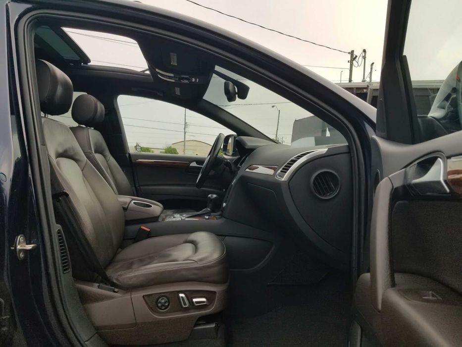 Audi Q7      2015