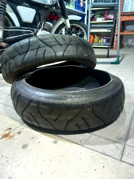 Vendo 2 pneus de mota