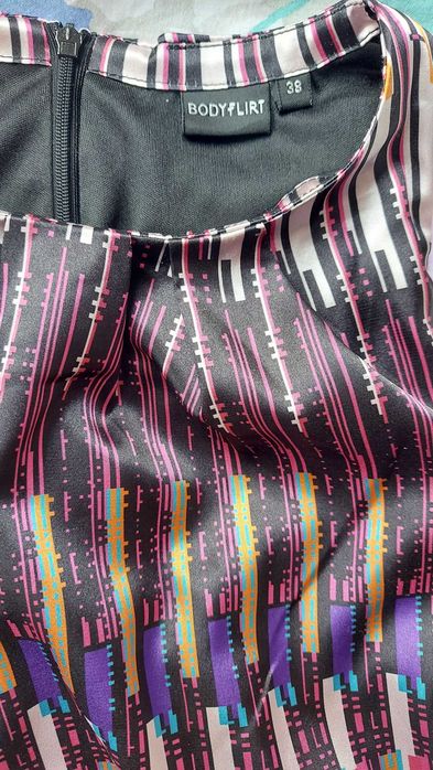 Kolorowa sukienka bombka Bodyflirt rozm. 38
