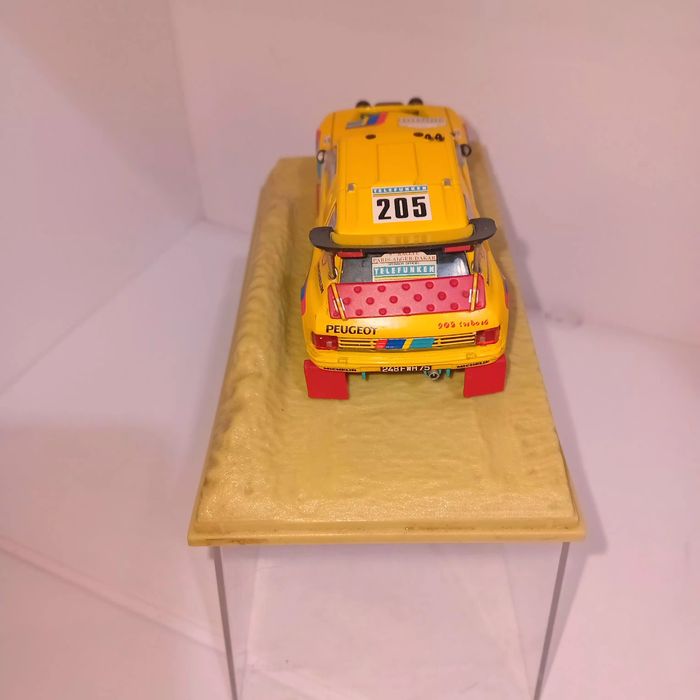 1/43 dakar  peugeot  205
