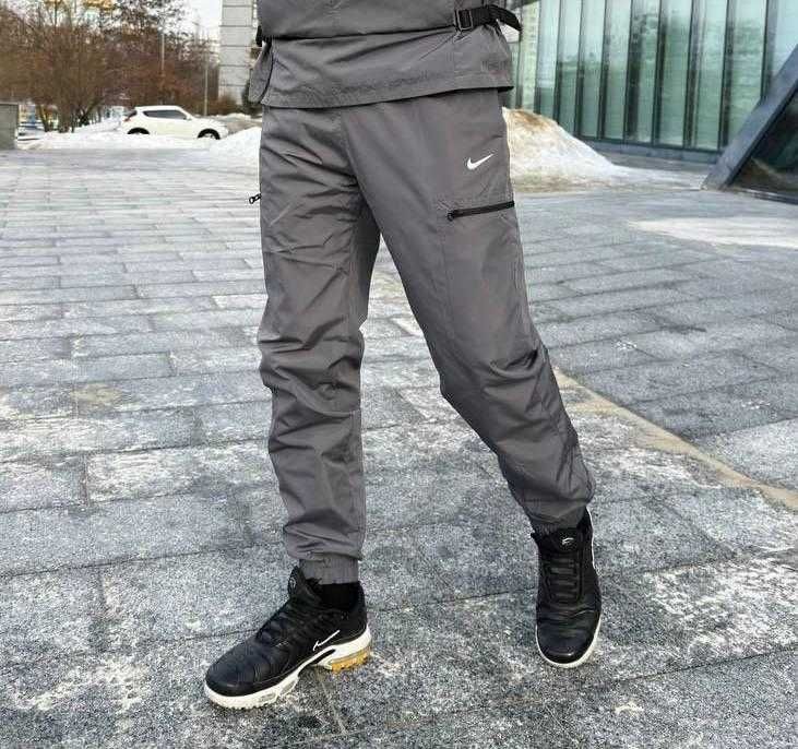 Спортивные штаны карго мужские Nike Running черные брюки плащевка найк