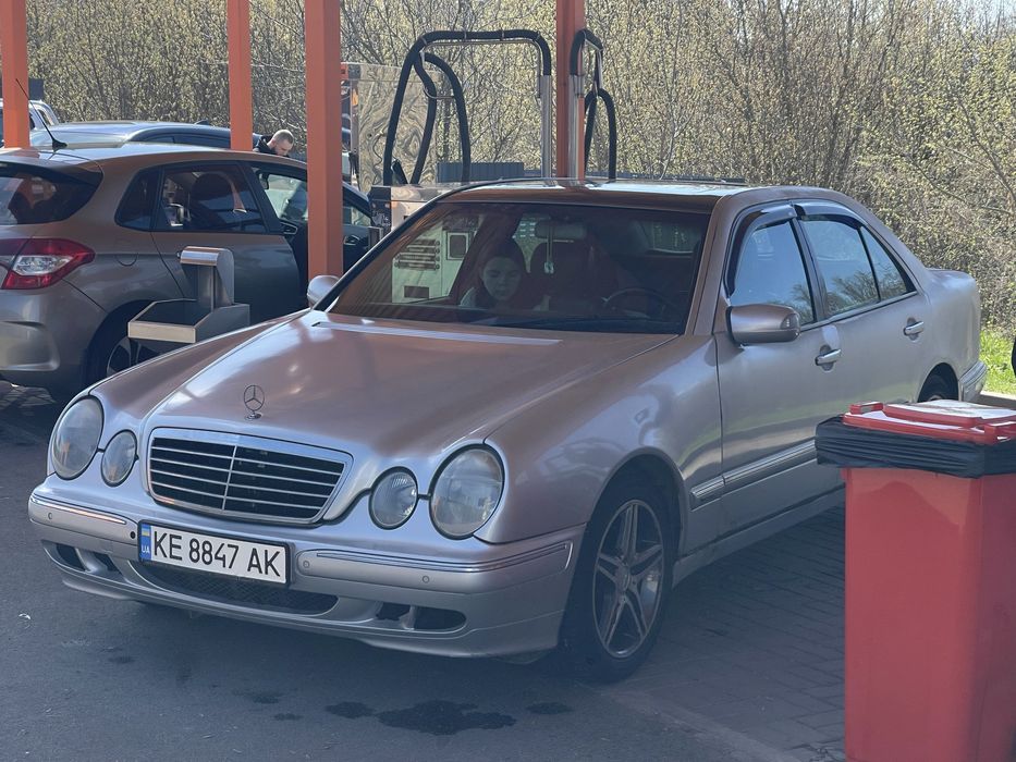 Продам Mercedes-Benz E-Class 2001