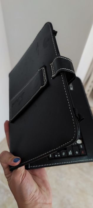 Capa com teclado para tablet