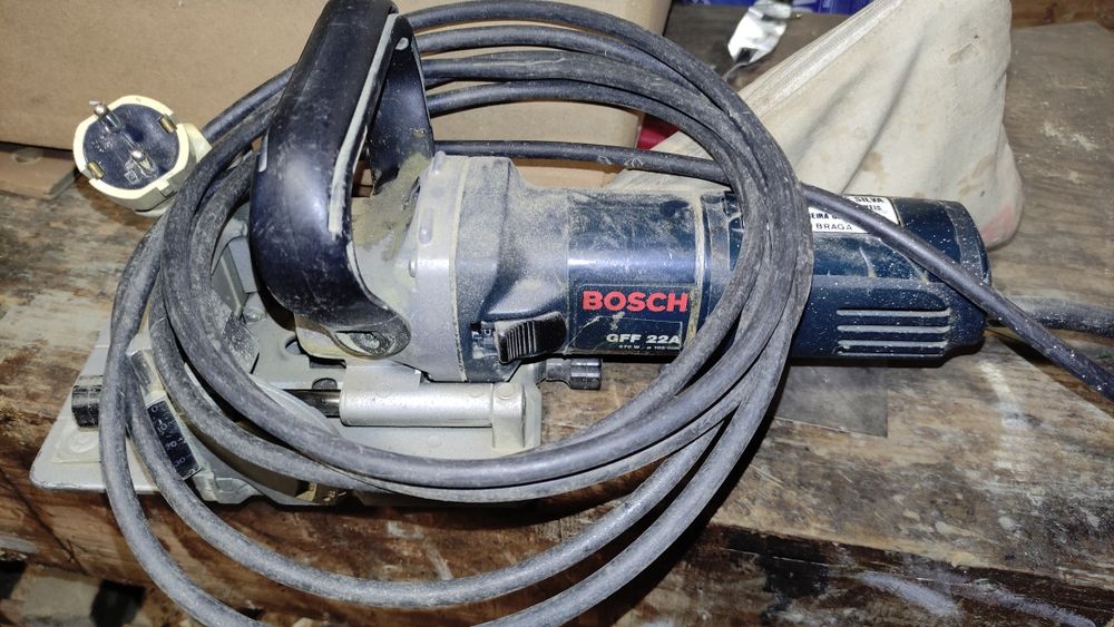 Lameladora / Fresadora Bosch 670W GFF 22A Profissional