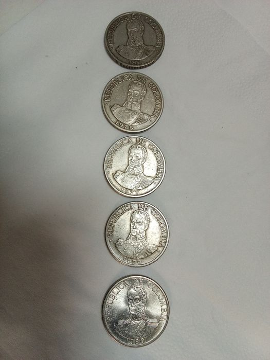 Moedas (5) PESOS de COLOMBIA 1974/1976/1977/1979/1980