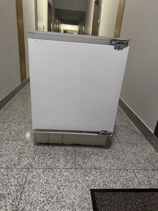 Lodówka mała do zabudowy Whirlpool