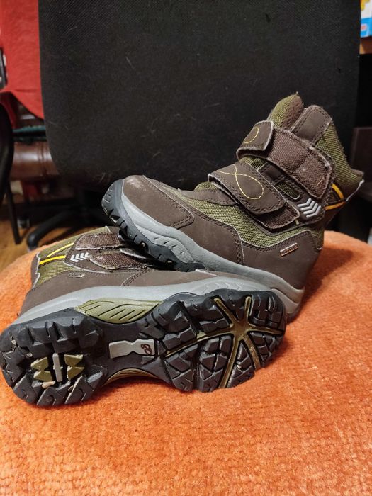 Сапожки 27 размер(детские).Очень теплые.Идеальное состояние!!!Киев.