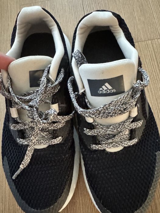 Кросівки спортивні adidas