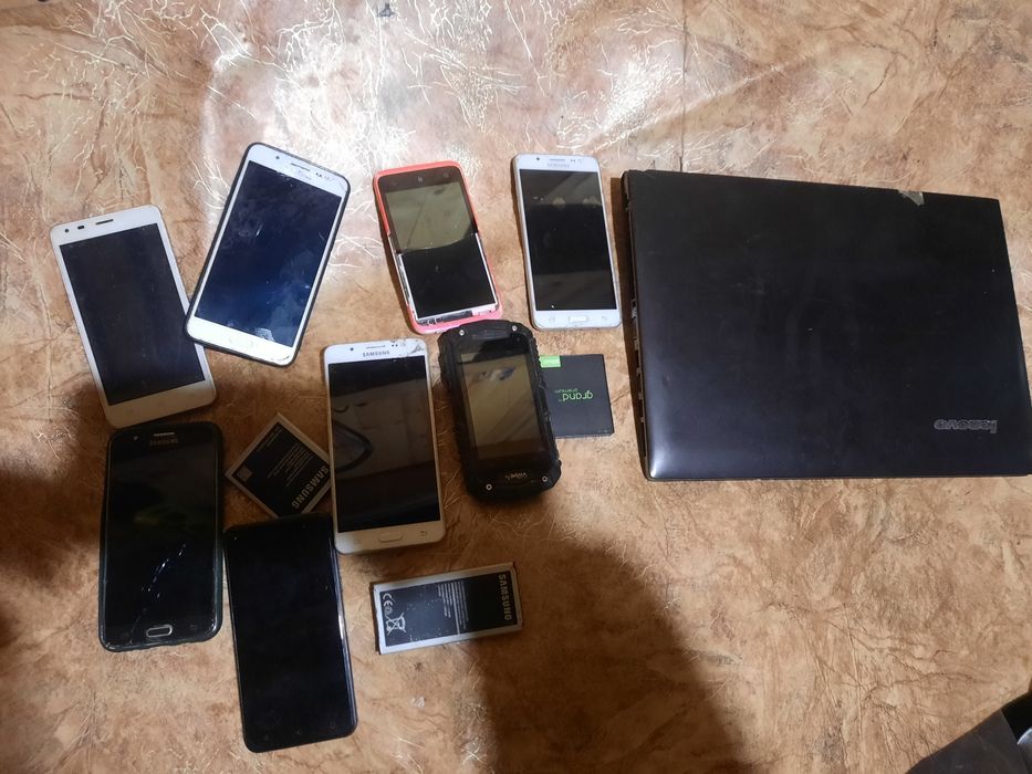 Продам телефоны на запчастини