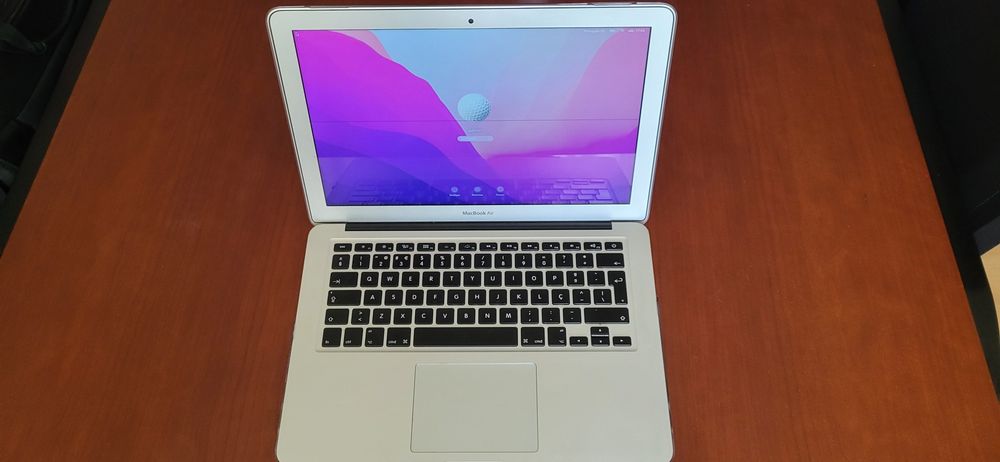 MacBook Air 13” modelo A1466 + SDXC 128GB