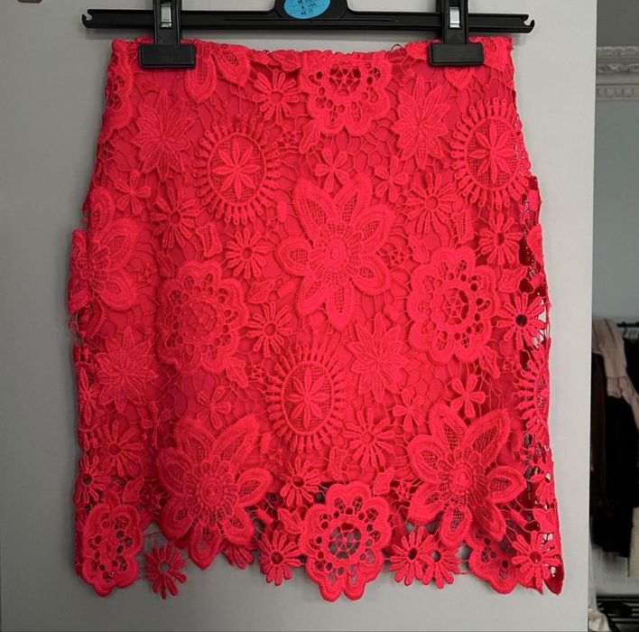 Спідниця яскравого кольору