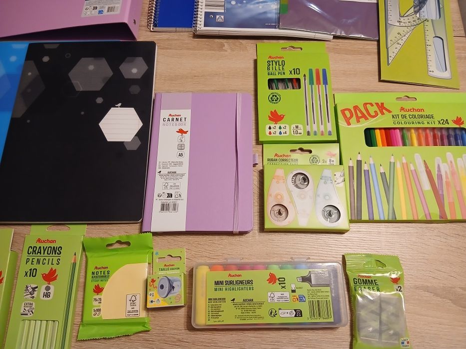Kit material escolar novo e selado