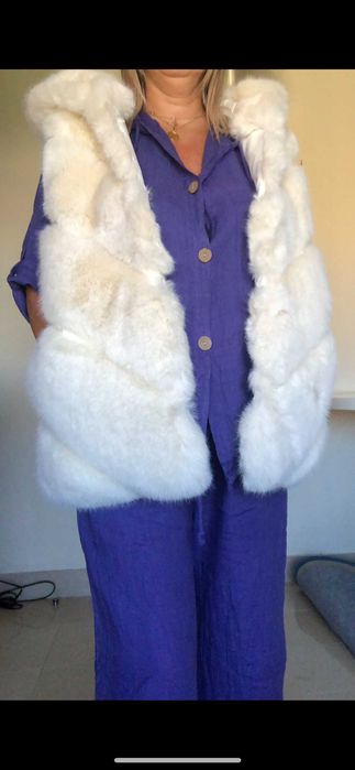 Colete pêlo sem mangas com capuz