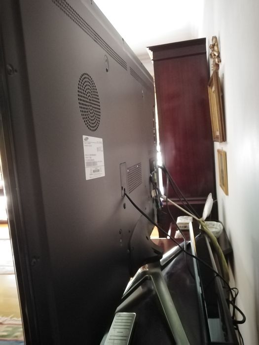 Vendo televisão de samsung modelo 2009 c8000 (3d tv) 3d com 1 óculos