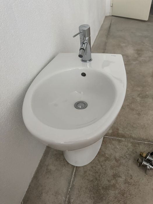 Bidé Sanitana NOVO +  torneira incluída (nunca usado!)