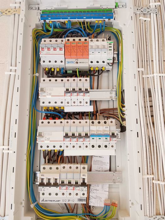 Oferuję usługi elektryczne i wszystko co związane z elektryka domową