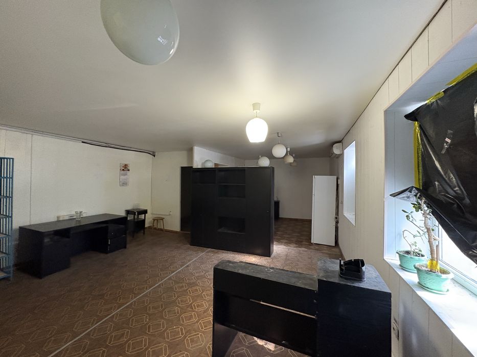 Сдам помещение с отдельным входом под склад / жилье / магазин / офис 87 квадратов, центр города, парковка