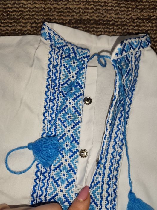 Продам вишиванку на 5-6 років в ідеальному стані