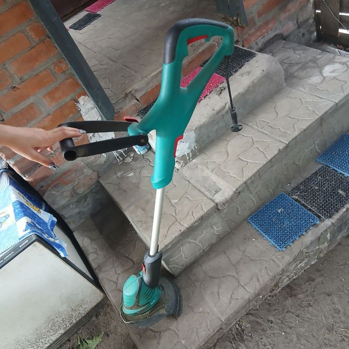 Электро триммер BOSCH