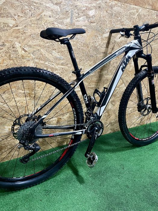 Bicicleta KTM MYROON roda 29 carbono