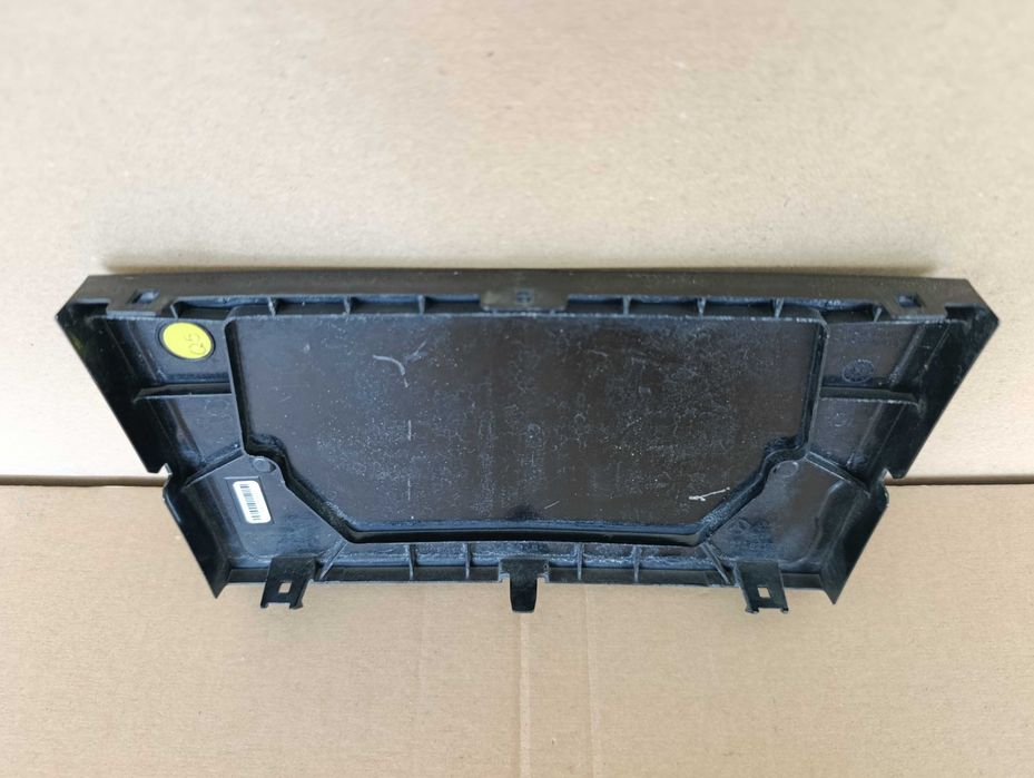 MERCEDES E 214 osłona zaślepka w grill, radar 2148215500