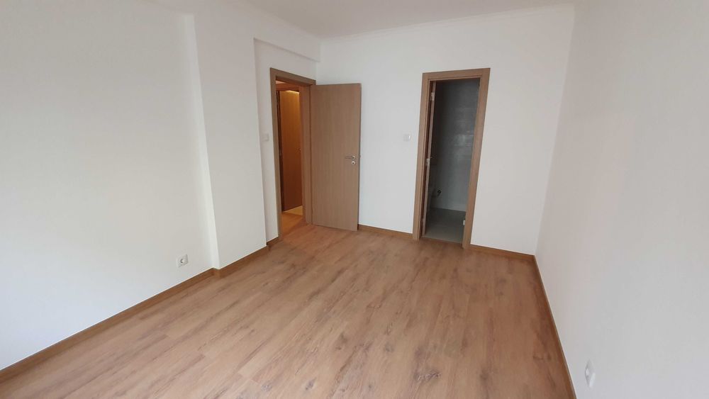 Apartamento T3 em Linda Velha para arrendamento