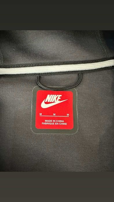 Nike tech fleece ( S )