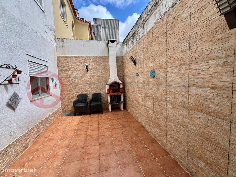 Apartamento T2 com logradouro e churrasqueira na Cova da Piedade, A... — Almada, Cova Da Piedade, Pragal E Cacilhas, Setúbal