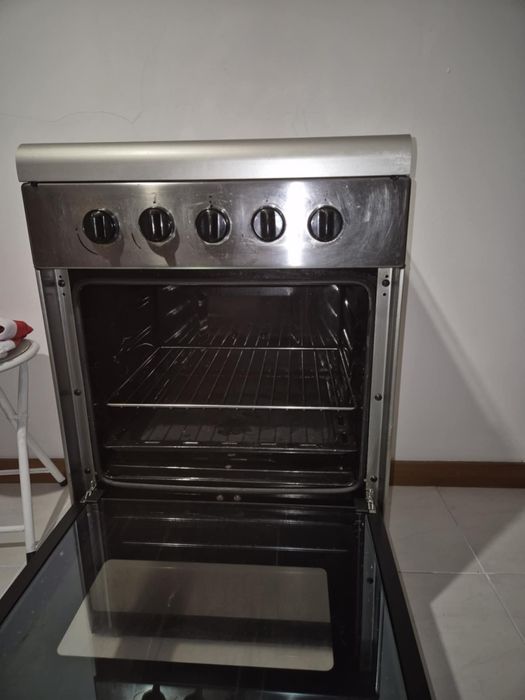 Fogão a gás com pouco uso