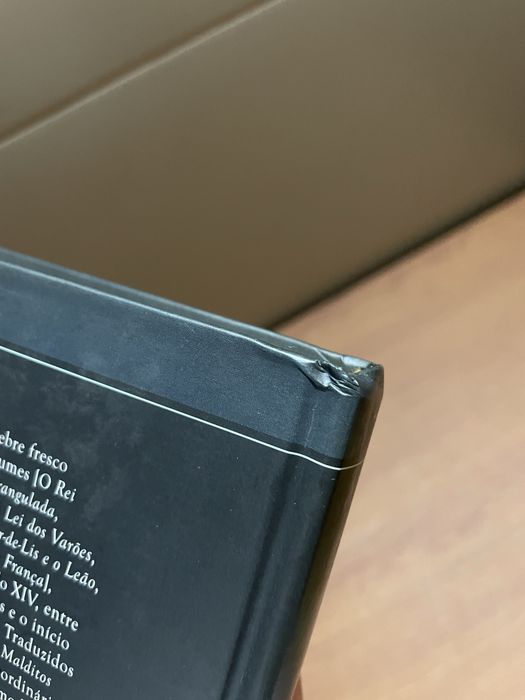 Livro “ Os Reis Malditos - A Rainha estrangulada”