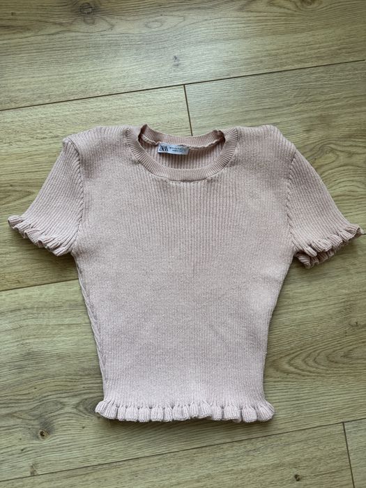 ZARA prążkowany top z falbankami