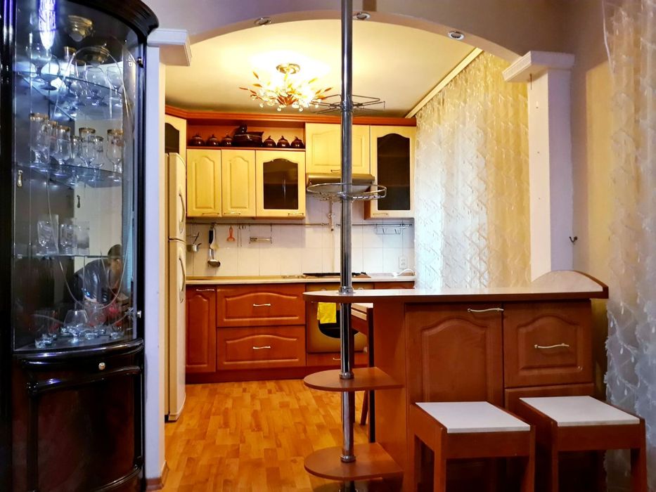 2-кім. Соборна. РОМАНТИЧНА СТУДІЯ, Кухня - ПІЛОН. Подобово. Ціна доби.