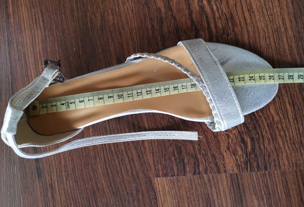 Sandałki damskie na obcasie