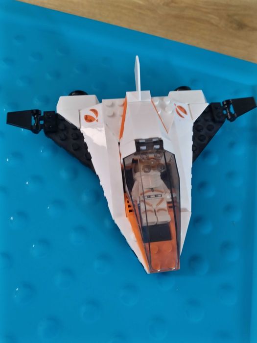 Klocki LEGO naprawa satelity