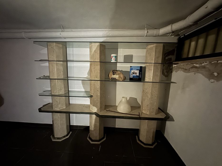 Estante de marmore e vidro