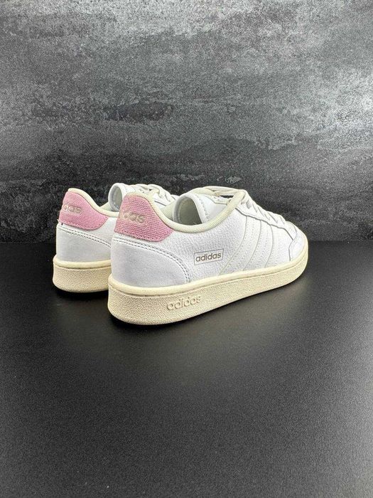 Шкіряні кросівки Adidas Grand Court SE (40)