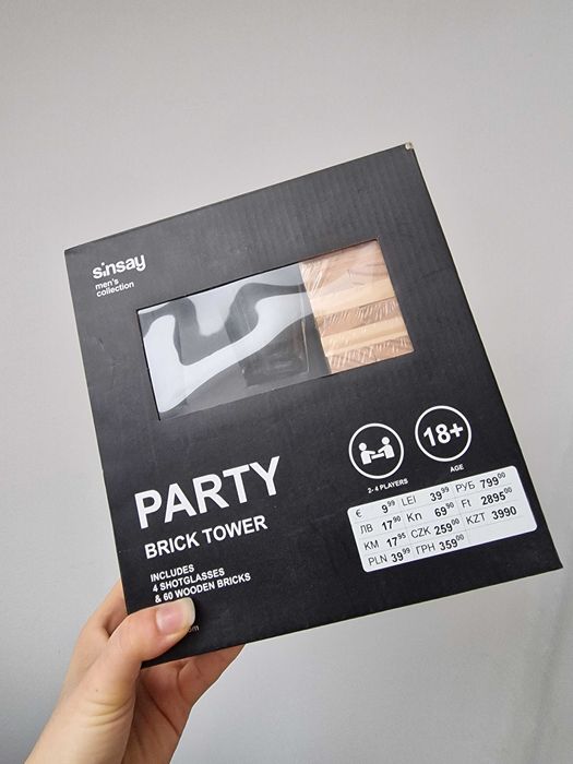 Gra imprezowa typu Jenga z kieliszkami