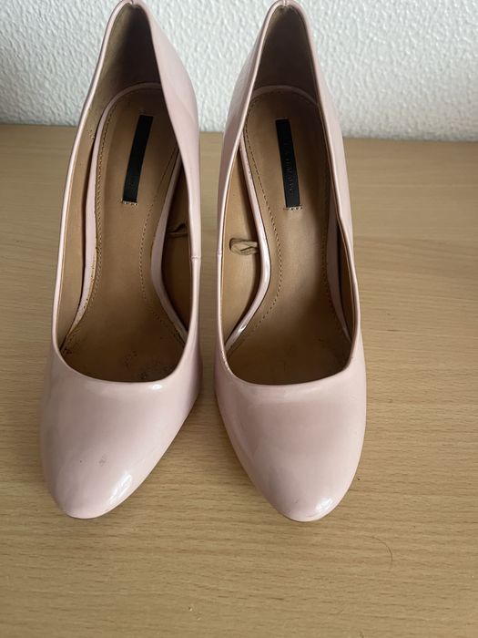 Sapato de salto rosa claro