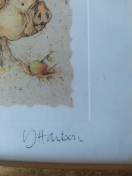 Obrazy w złotych ramkach z ilustracjami J, Harbon