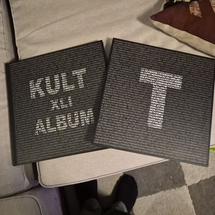 Pięć sztuk.   5×  Kult  litera T plus album