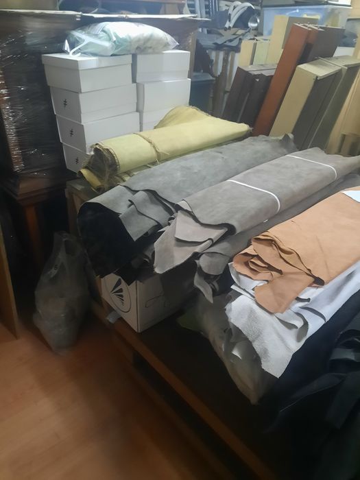 Lote de peles solas moveis entre  outros  artigos