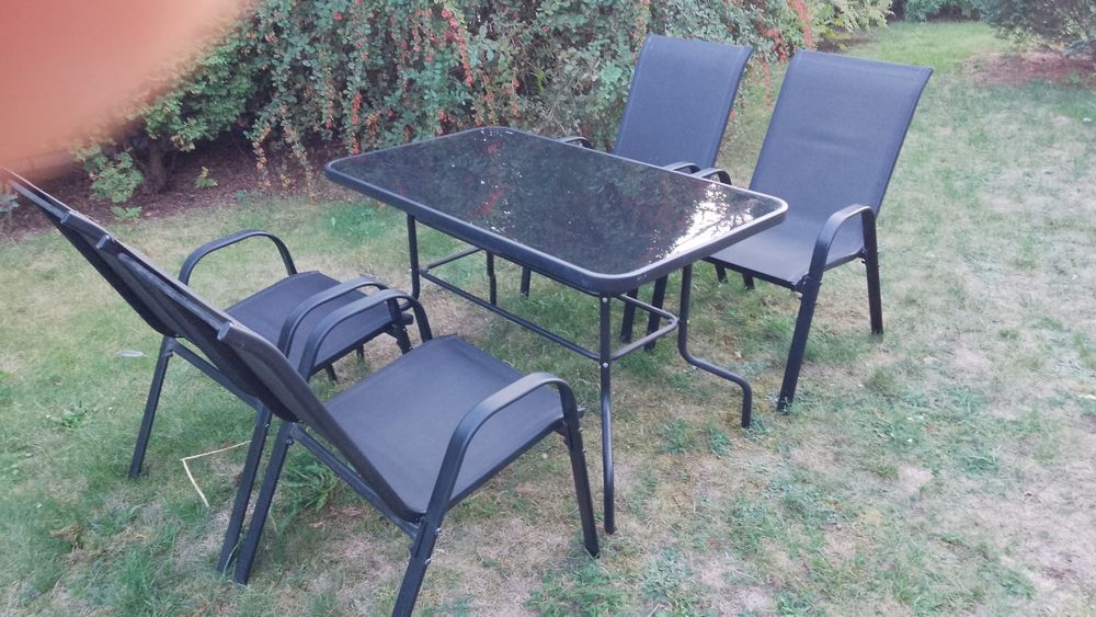 Stół ogrodowy z krzesłami