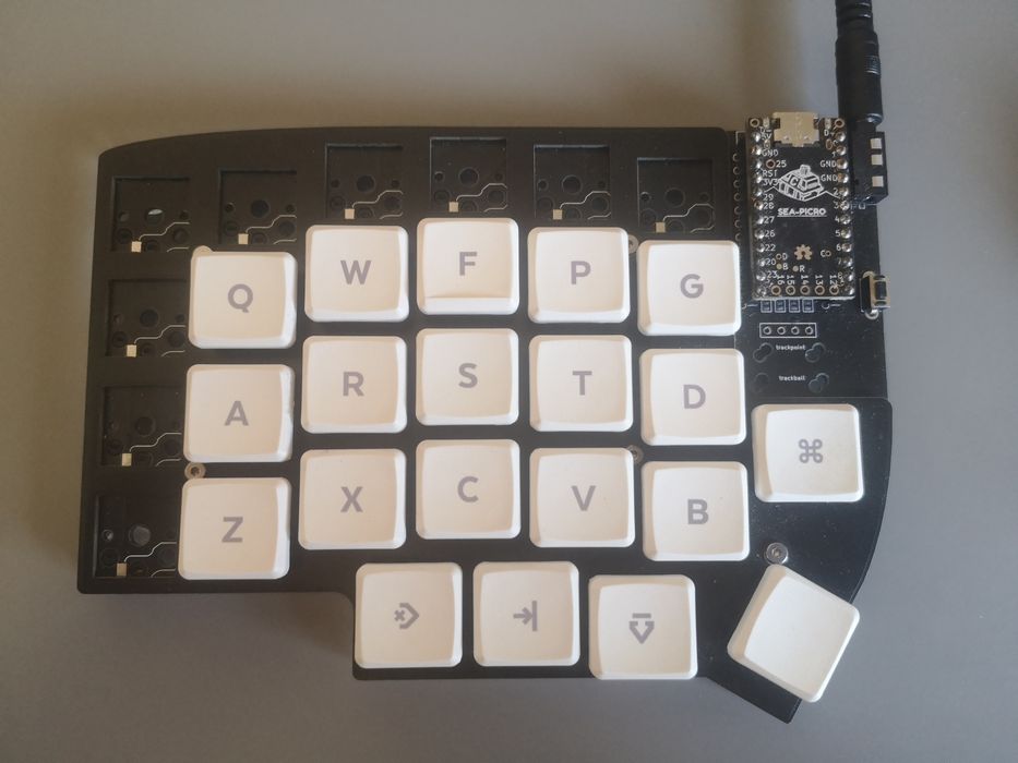 Teclado dividido lily58 com touchpad