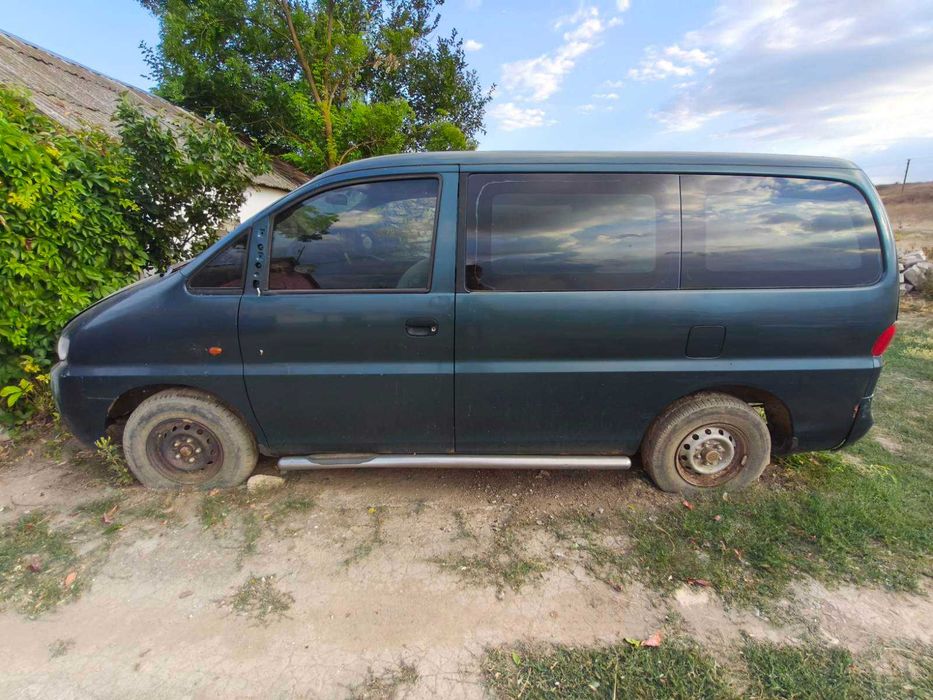 Автомобиль HYUNDAI H200