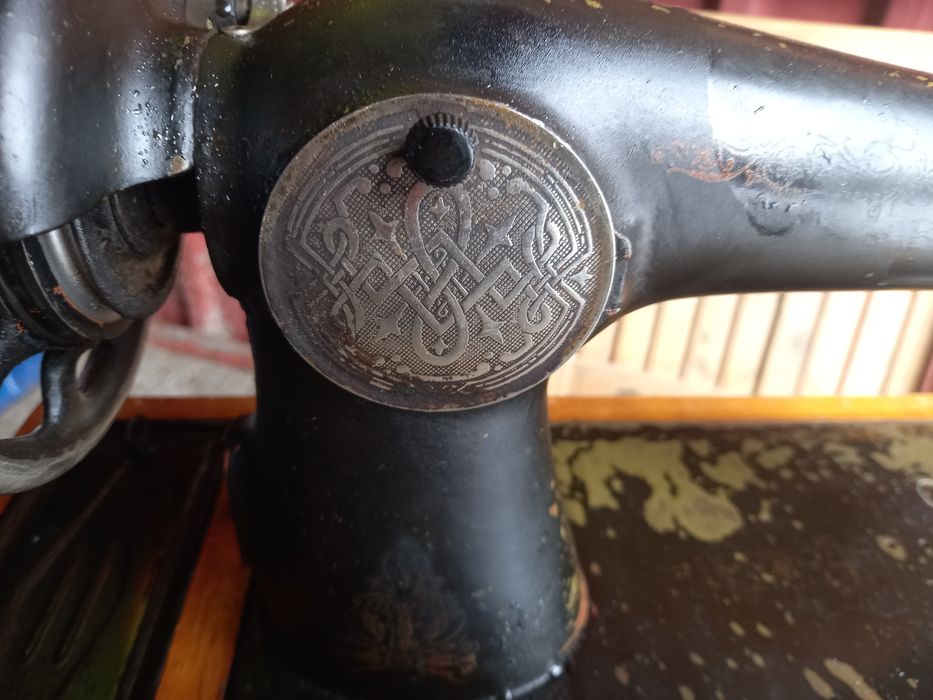 Maszyna do szycia Stara zabytkowa maszyna do szycia w pudełku