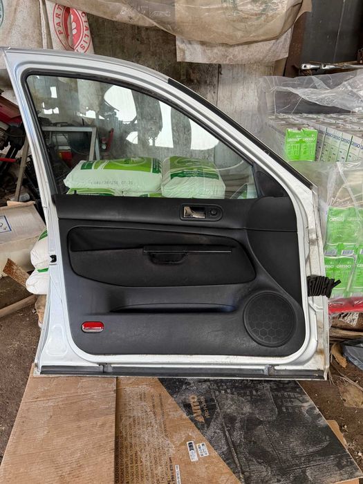 Peças Golf IV 1.4 90 cv desde 25 € — portas, capô e para-choques