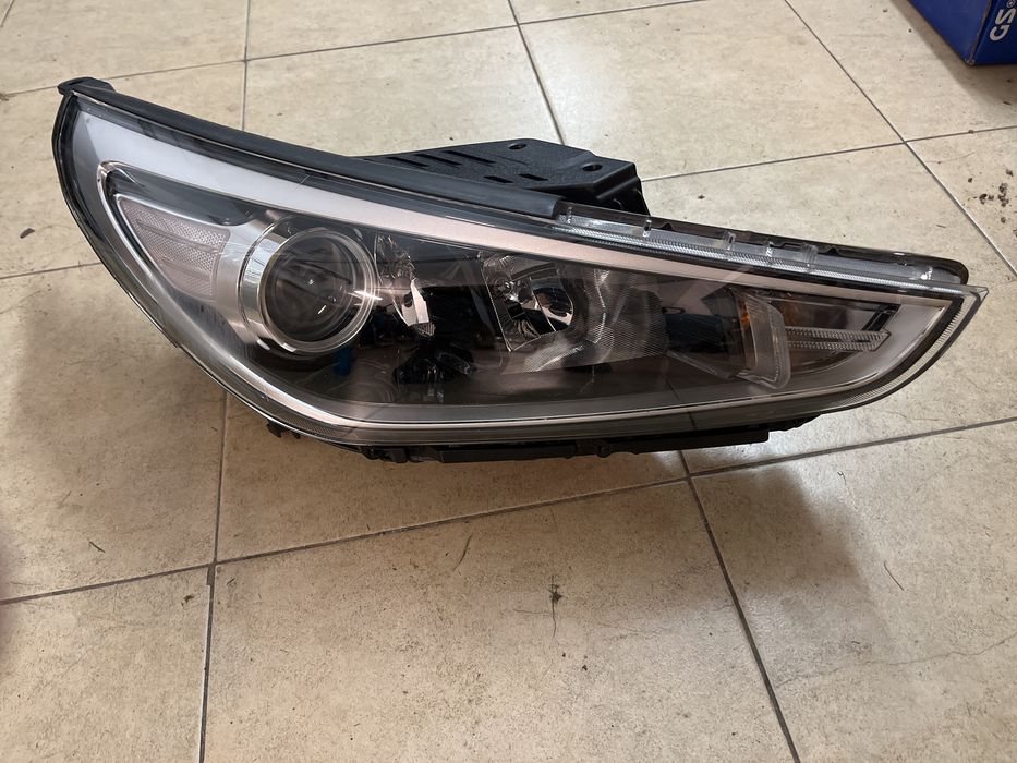 Prawy Reflektor Hyundai i30 III 2017