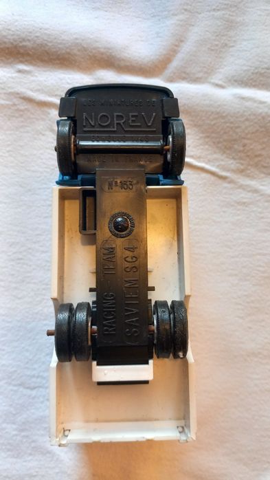 miniatura colecionável Norev Saviem SG4 "Racing Team Jimmy Mieusset", um camião em escala 1:43 produzido em plástico.