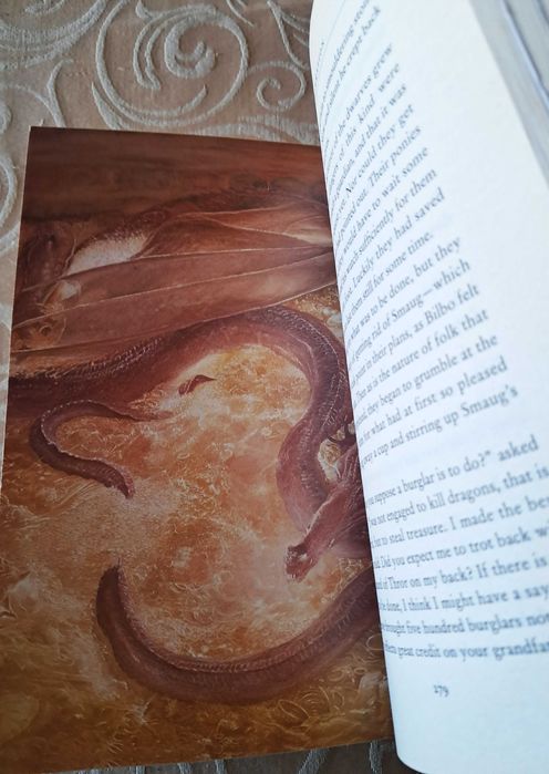 J R R Tolkien - The Hobbit - Paperback edition 2008 ENG